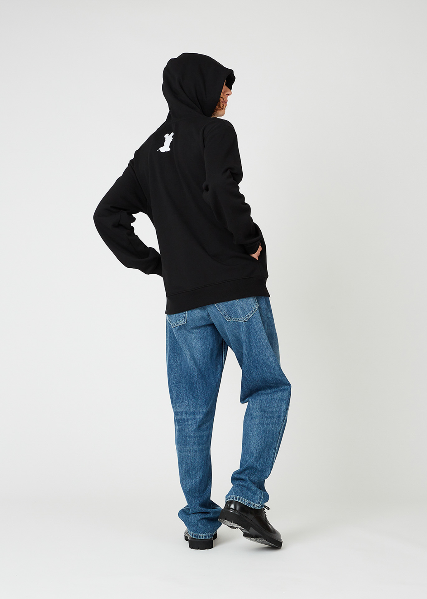 「長袖Tシャツ」（4900円）