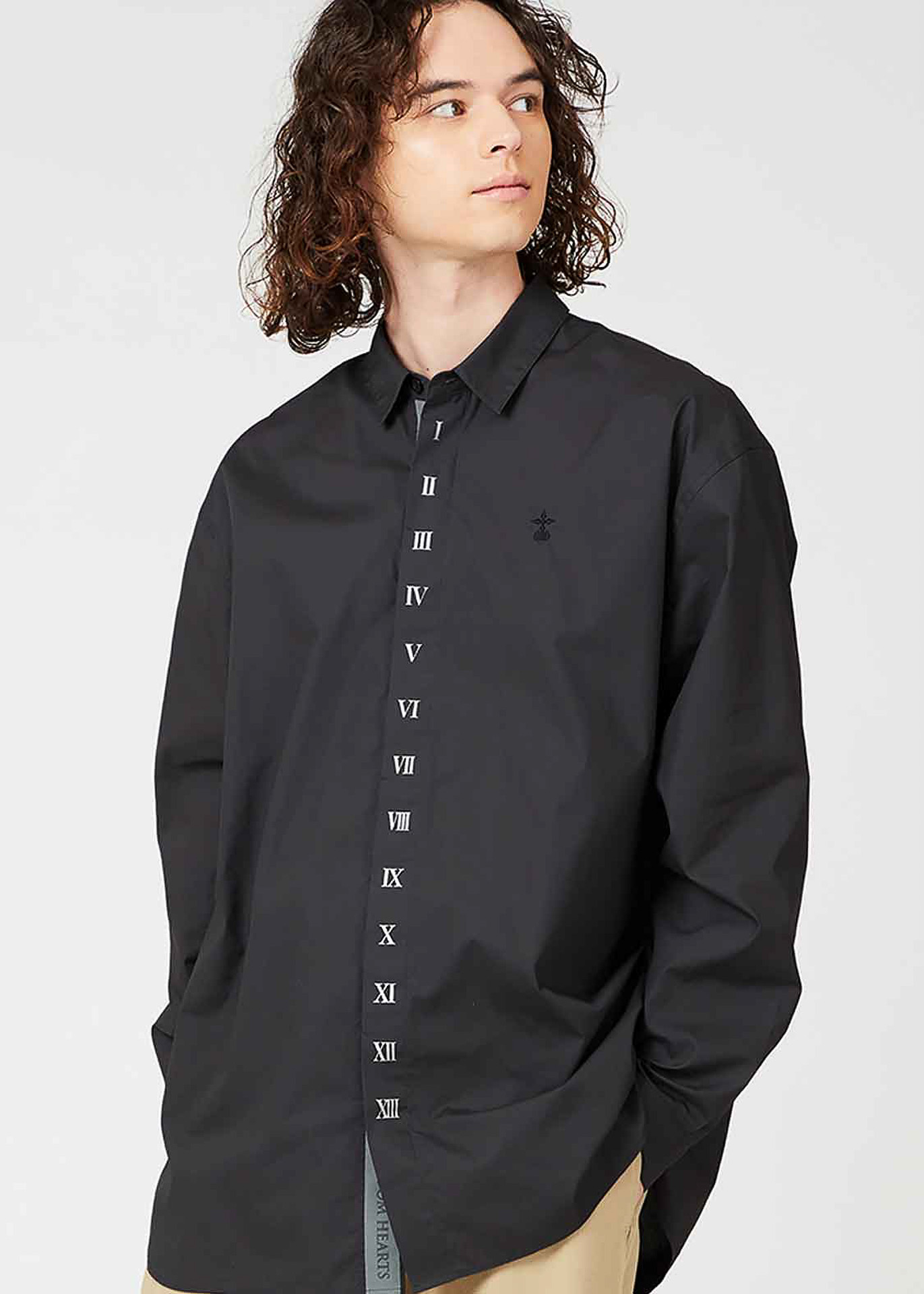 「ルーズフィットシャツ」（7900円）