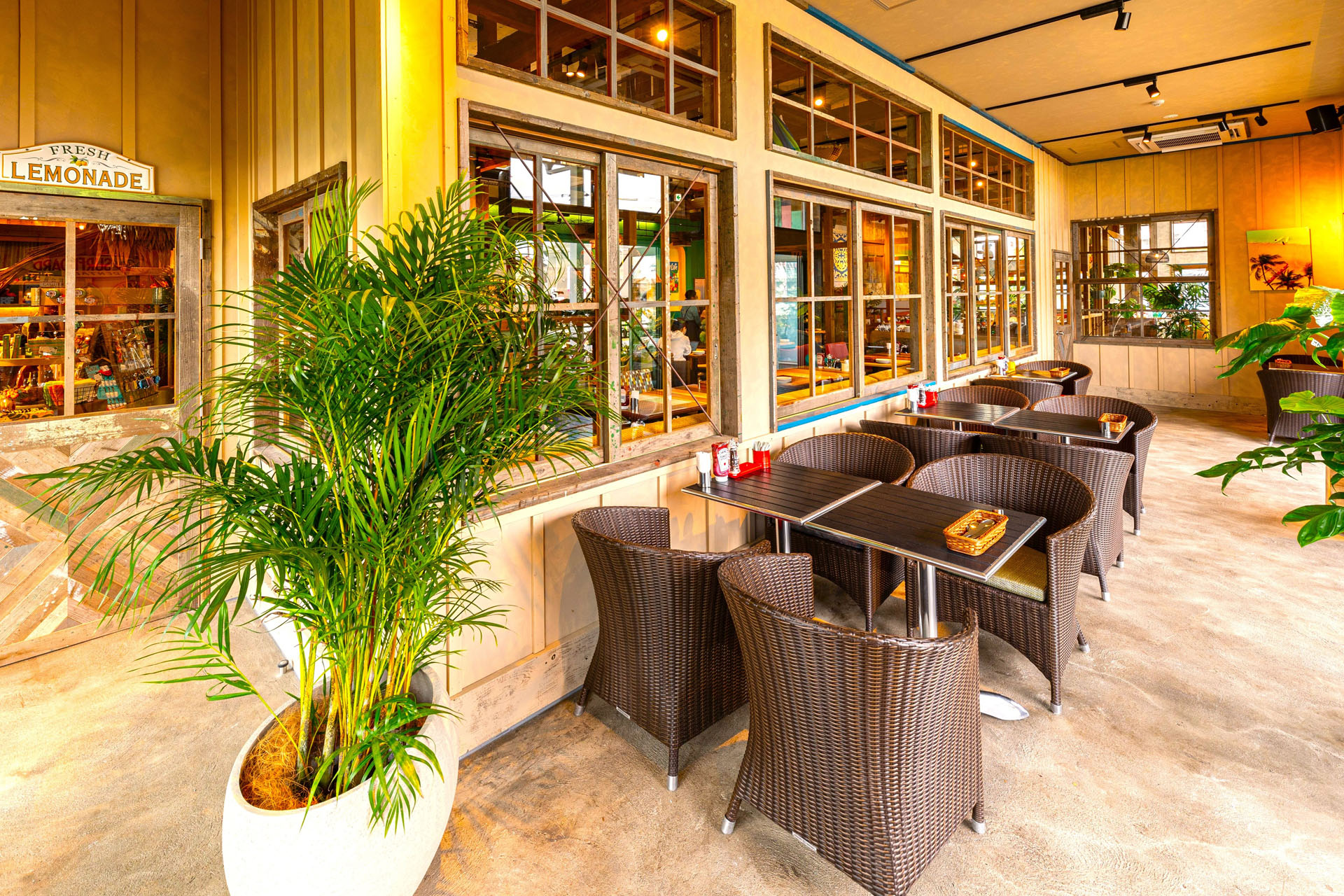 テラス席とインナーテラス席