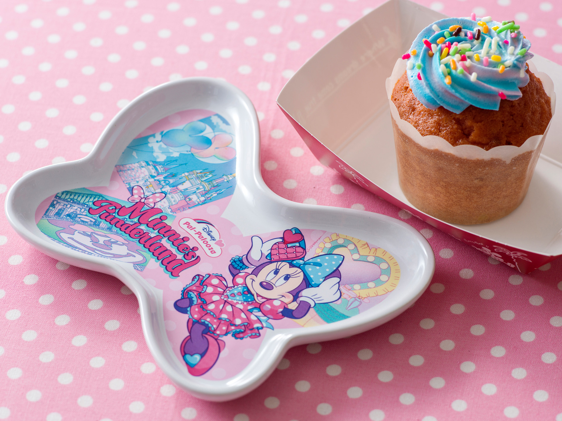 「ストロベリー―マフィン」（550円）、スーベニアプレート付きはプラス550円