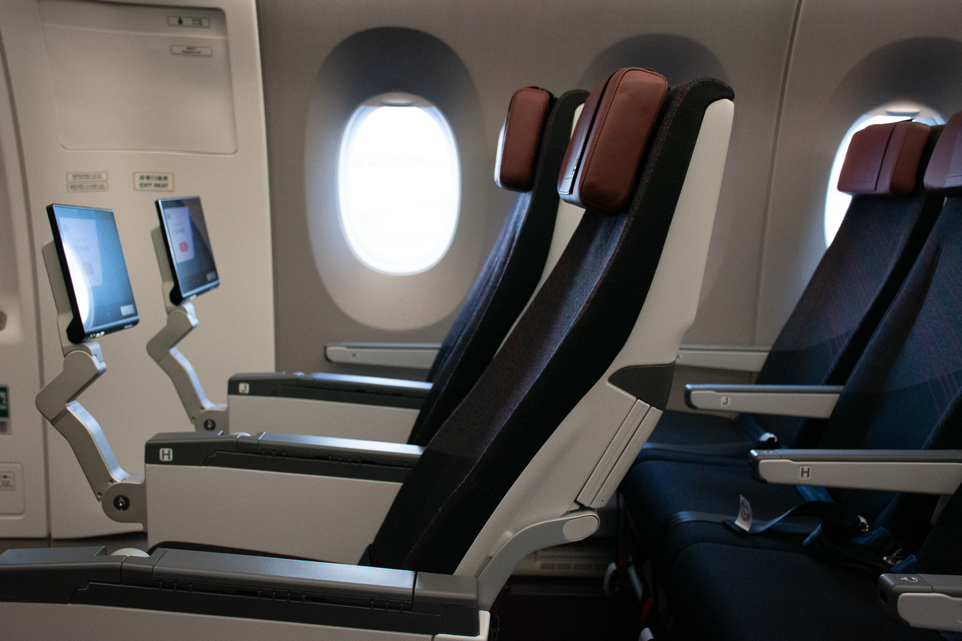 もともと背もたれは寝かせ気味に角度が付いているが、これはさらにリクライニングを倒した状態