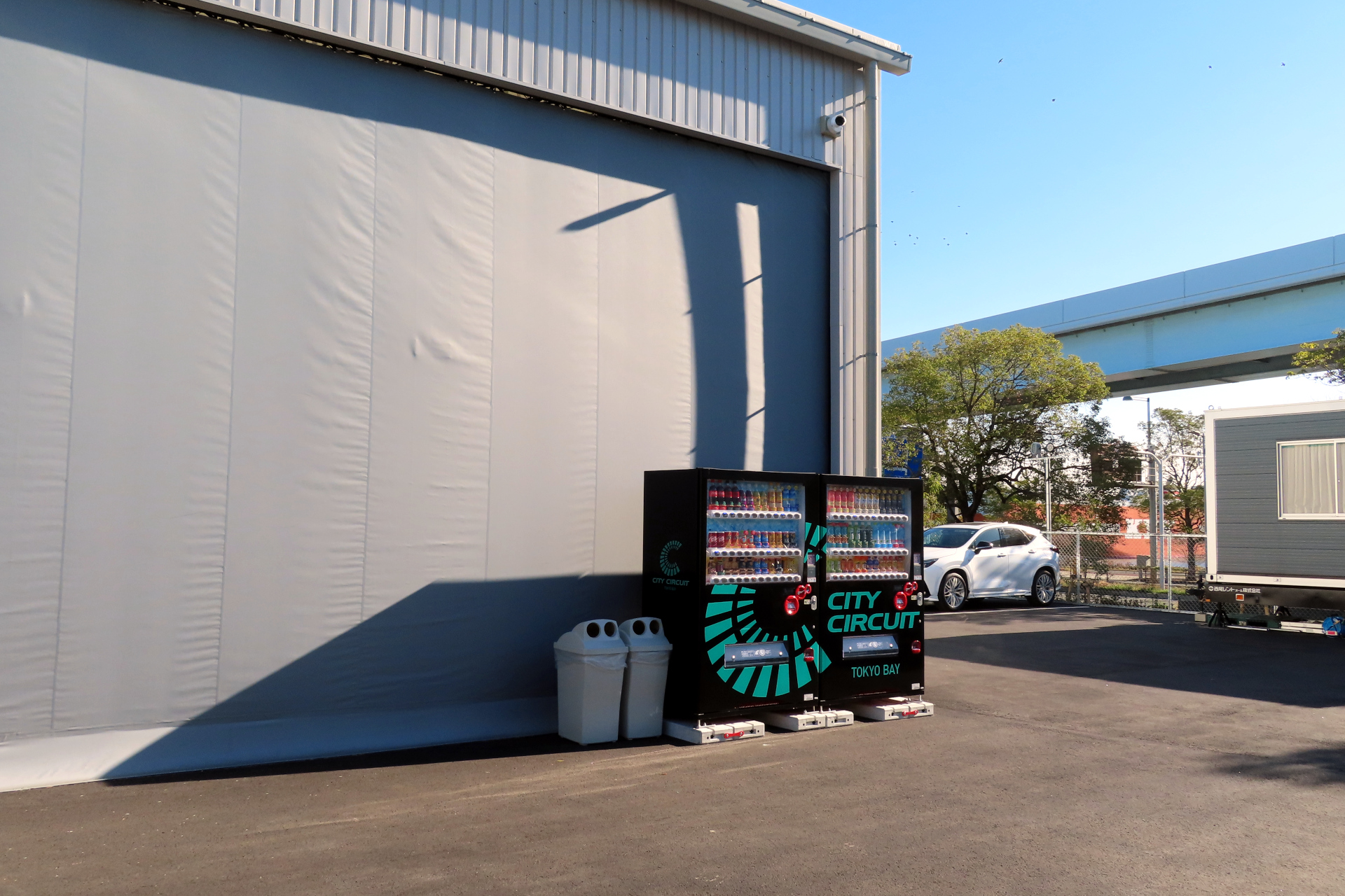 施設内に自動販売機が設置されるなど、常に改良が重ねられている