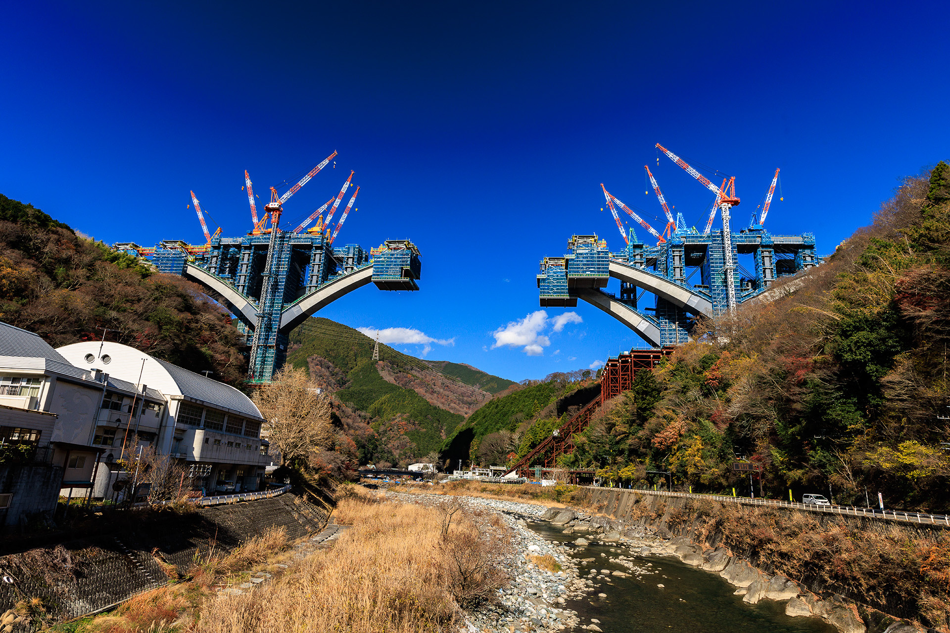 建設が進められている新東名高速道路 河内川橋