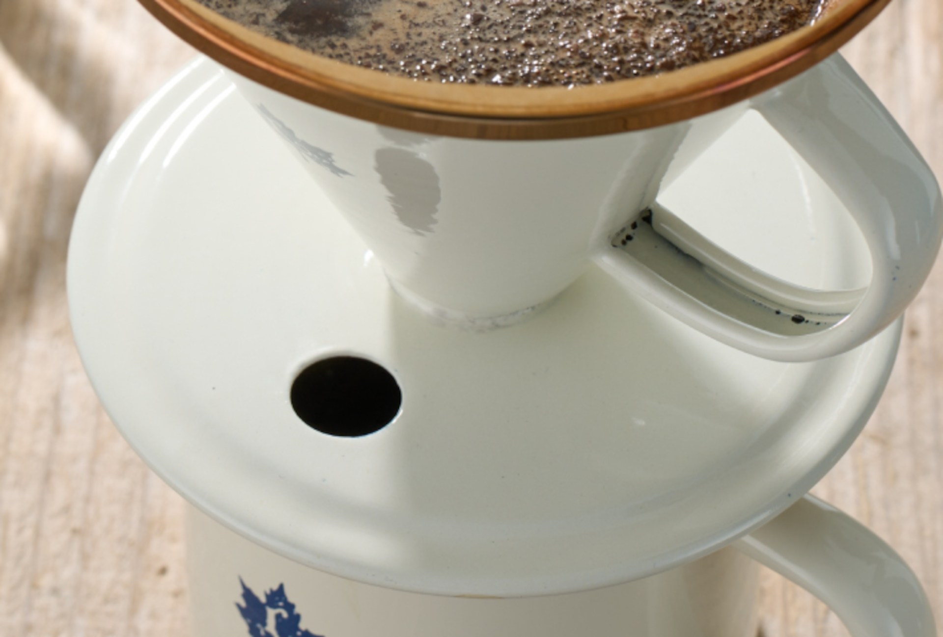 注いだ量を確認できる窓付き。抽出目安は1〜2杯