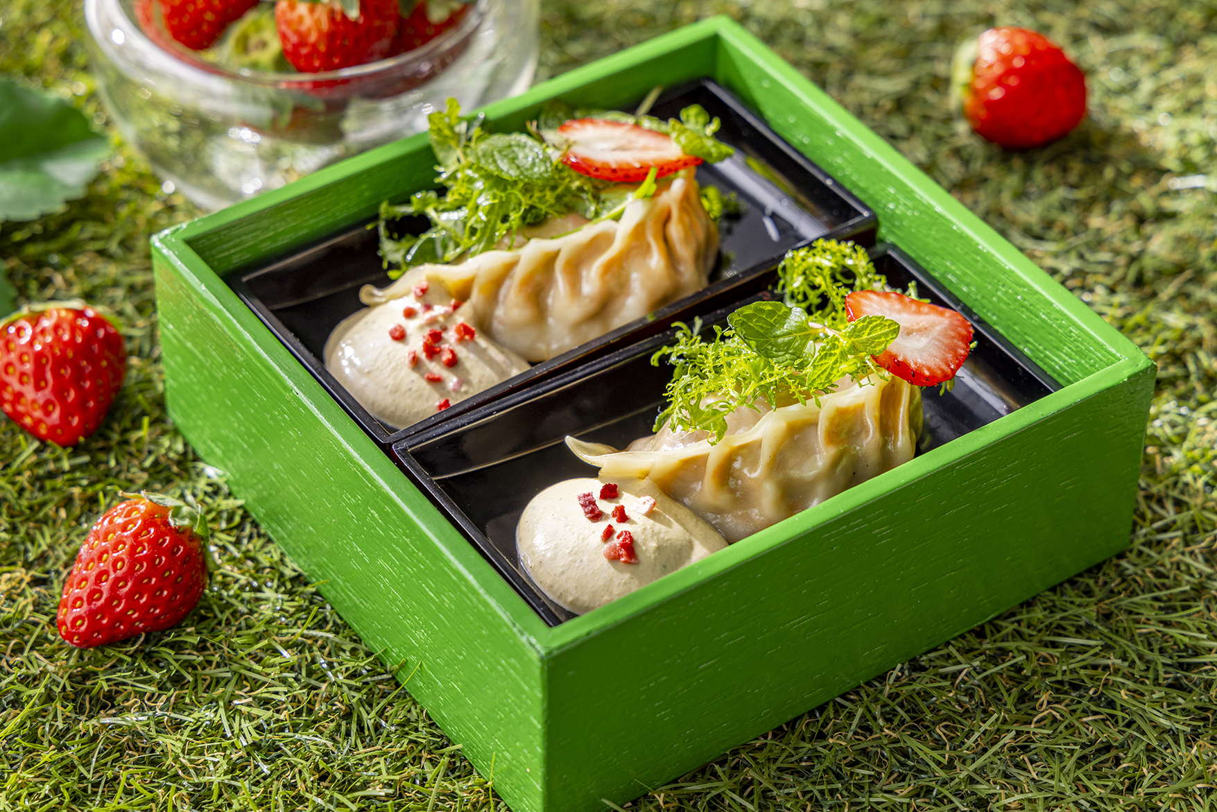 スモークラム肉の餃子 ミントヨーグルトソース