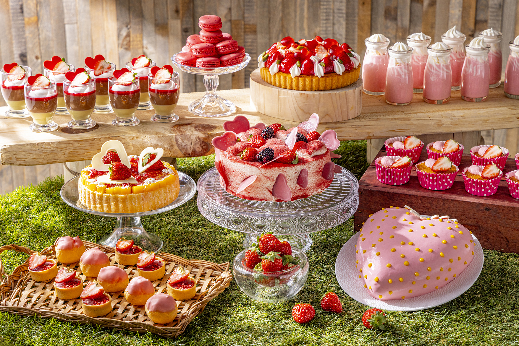 10種類のストロベリースイーツがビュッフェ式で食べ放題