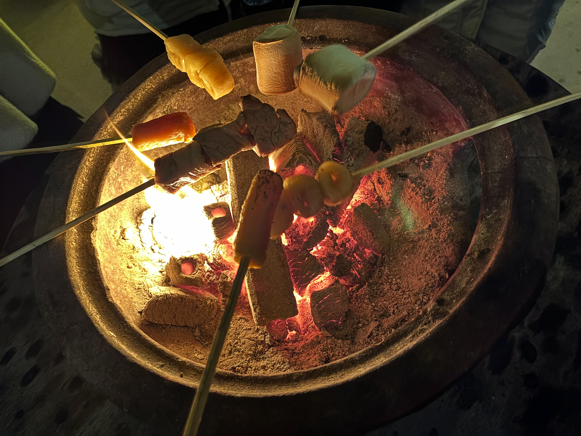 暖も取れる焚き火で心もポカポカ