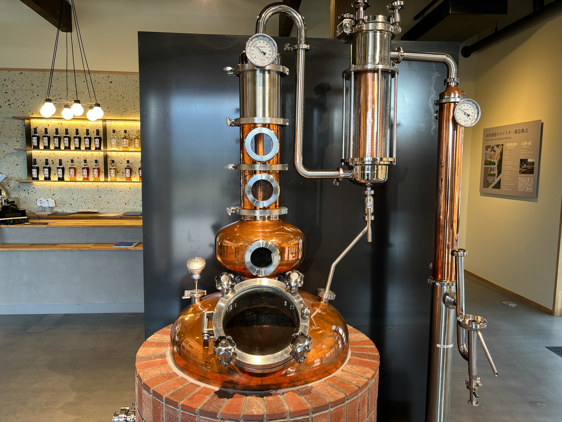 ビジターセンター内で商品の購入や飲食も可能