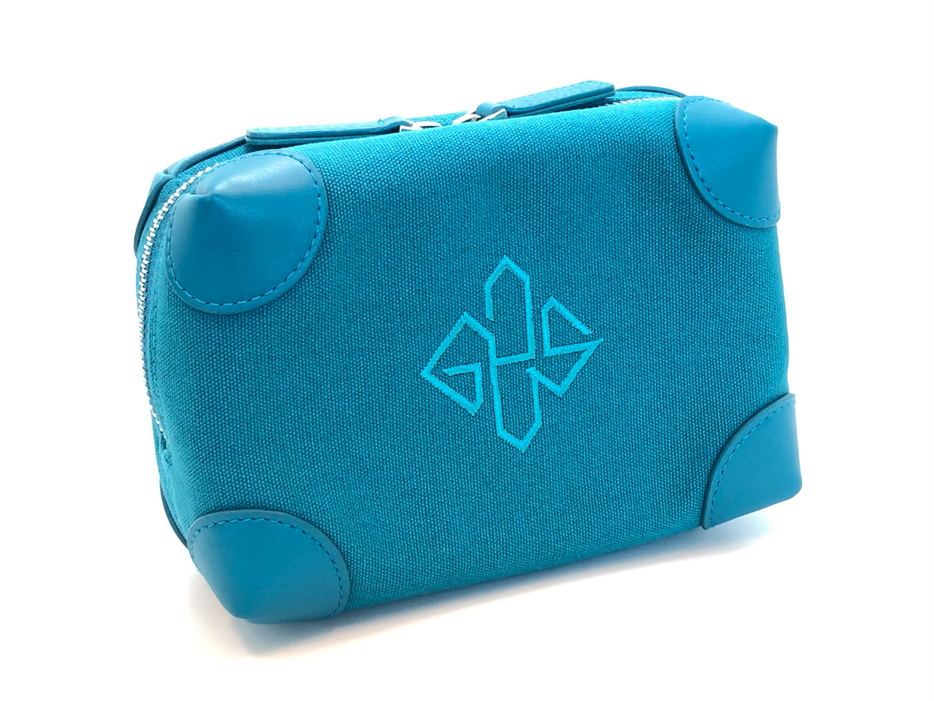 エッティンガーのアメニティポーチ（ファーストクラス）