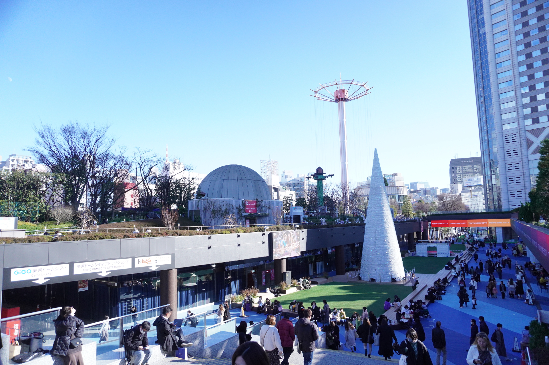 東京ドームシティクリスタルアベニュー内にある屋内施設の「blue-ing!」