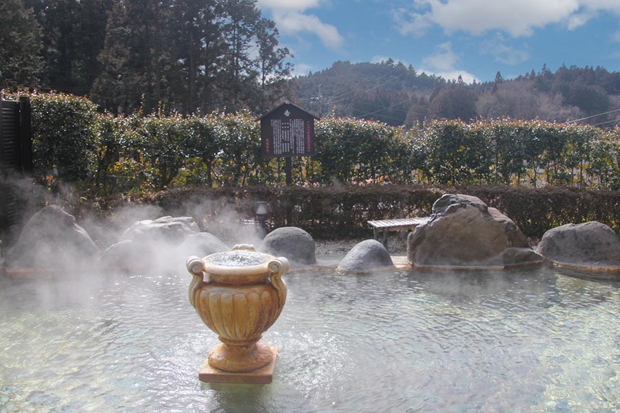 地下1300mより湧出する自家源泉「まことの湯」