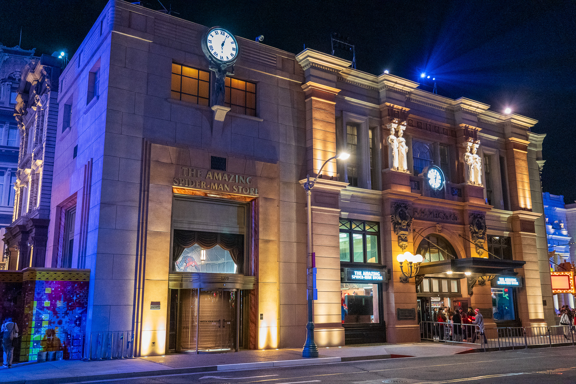 ハリウッド・エリアにある「アメージング・スパイダーマン・ストア」