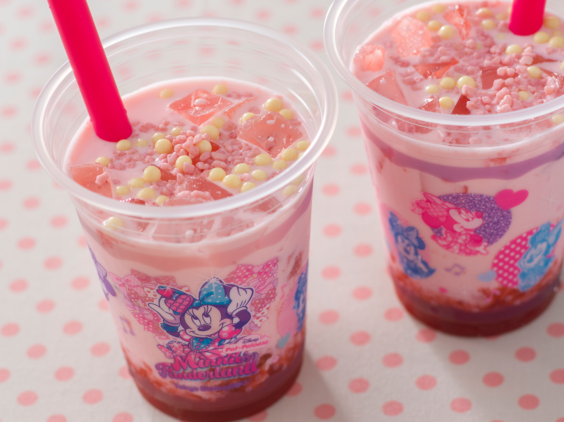 「リフレッシュメントコーナー」の「ストロベリーミルク」（600円）