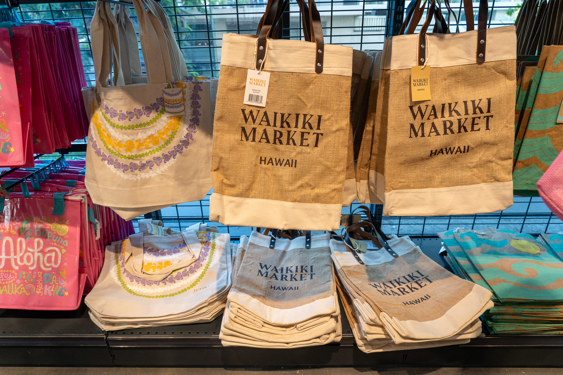 日本人に一番人気なのはこちらのオリジナルトートバッグだそう