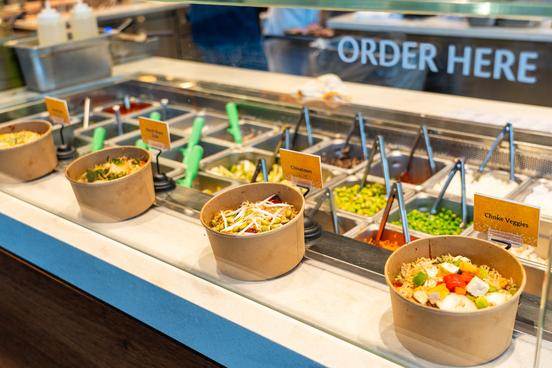 「ライスボウル」を注文。こんな容器に入れて提供されます