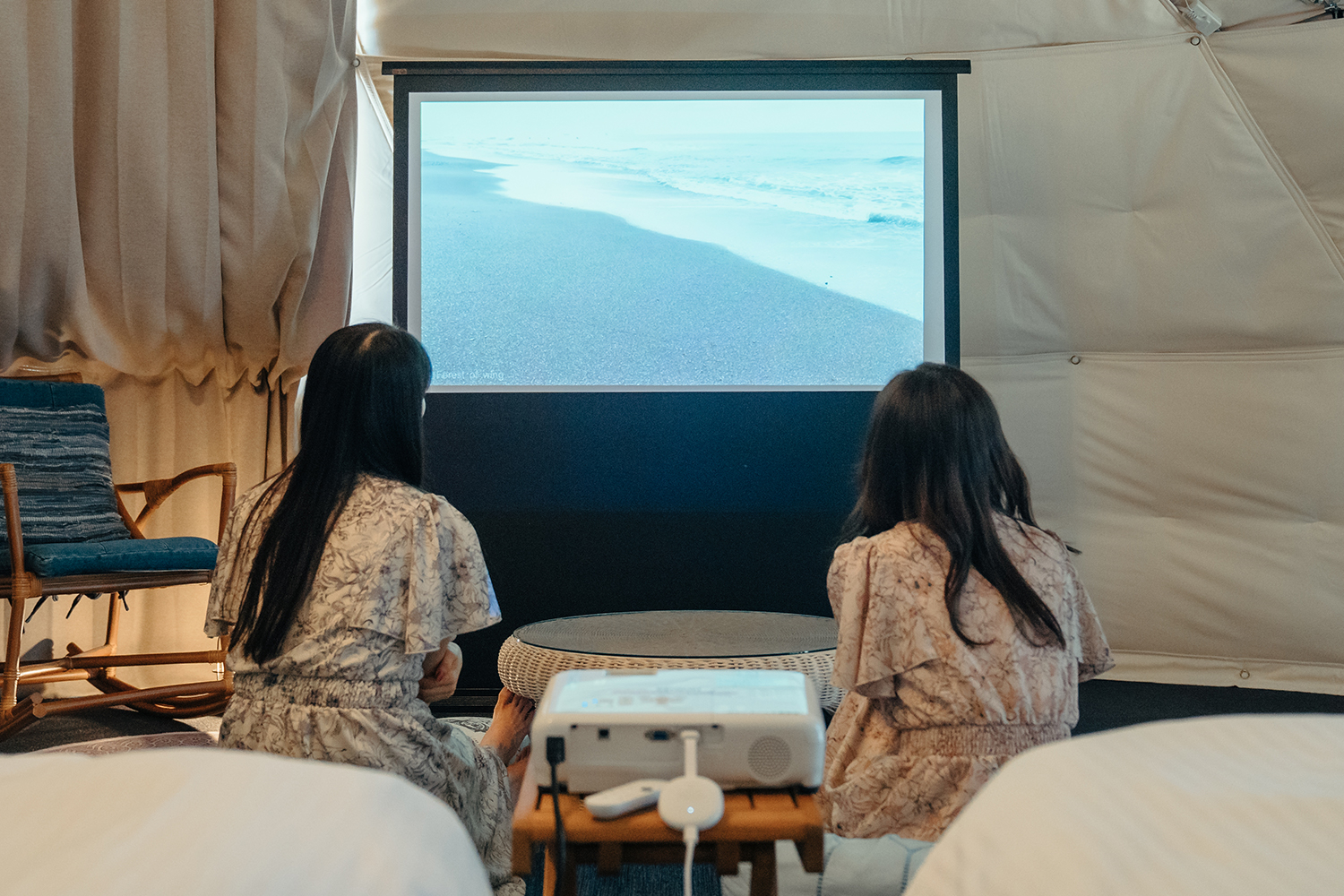 プライベートシアター付き客室が新登場「釣ヶ崎グランピングリゾート」