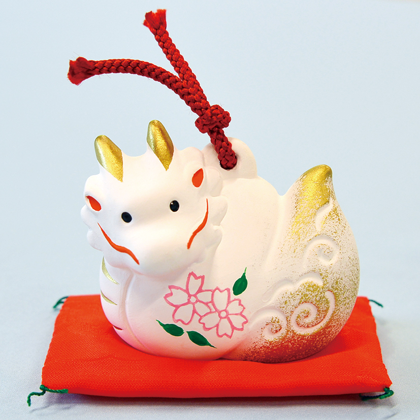 靖国神社、2024年初詣の開門時間を案内。辰の縁起物やさくら守りも