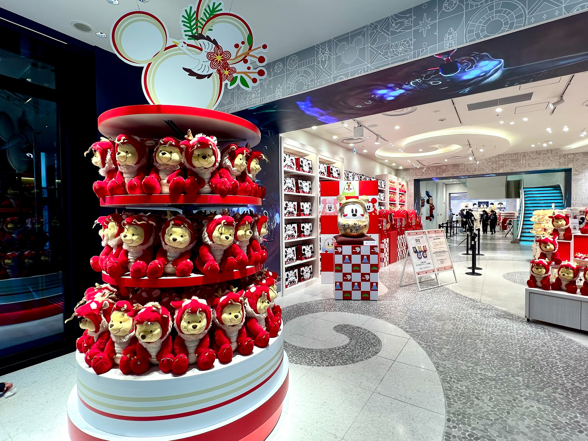 日本最大級のディズニーストア「ディズニーフラッグシップ東京」がお正月デコレーションに！