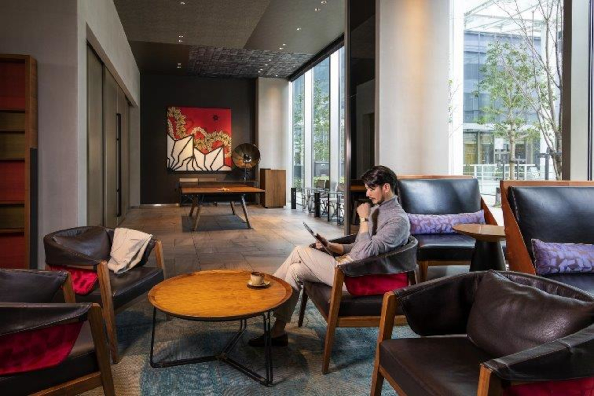 「JUNCTION」にはバーカウンターやソファ席が設けられる