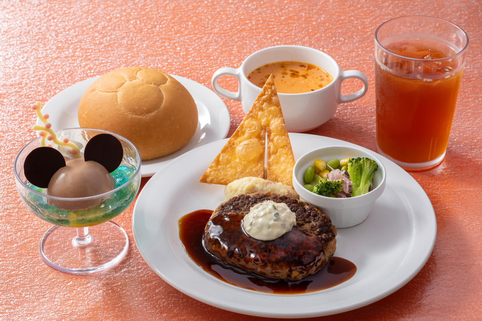 「ホライズンベイ・レストラン」の「スペシャルセット」（2680円）