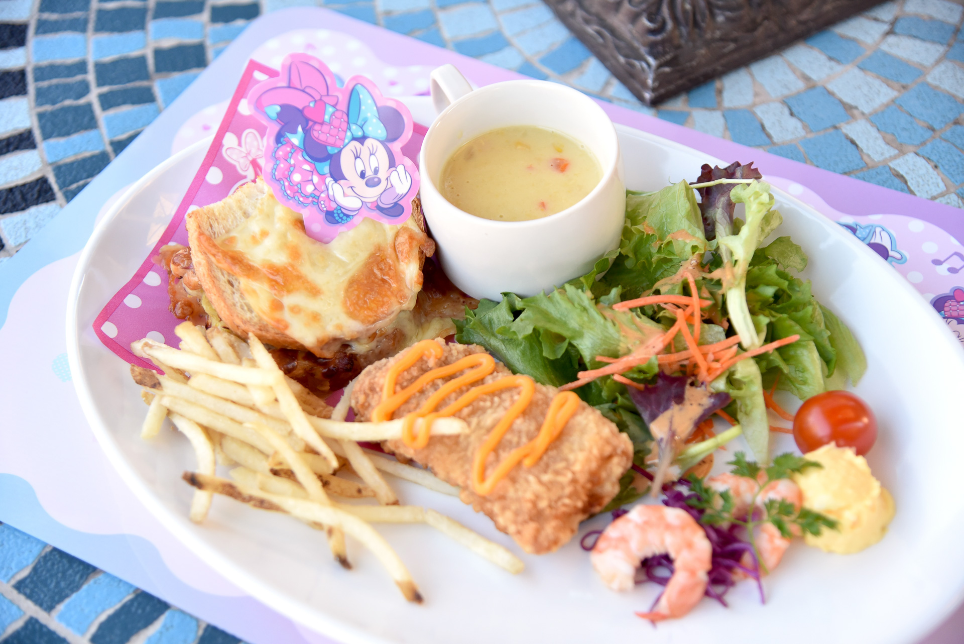 「ミニーのキュートクラシックセット」（1980円）