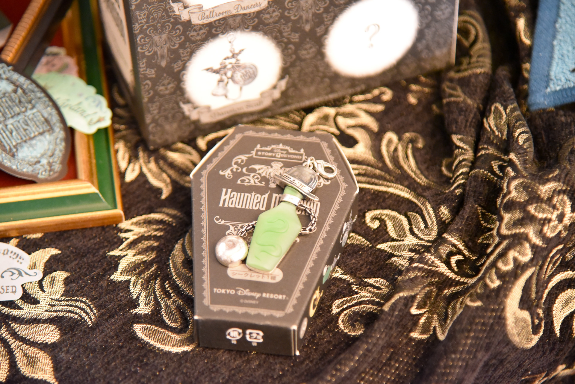 「チャーム」（単品：1300円、セット：9100円）