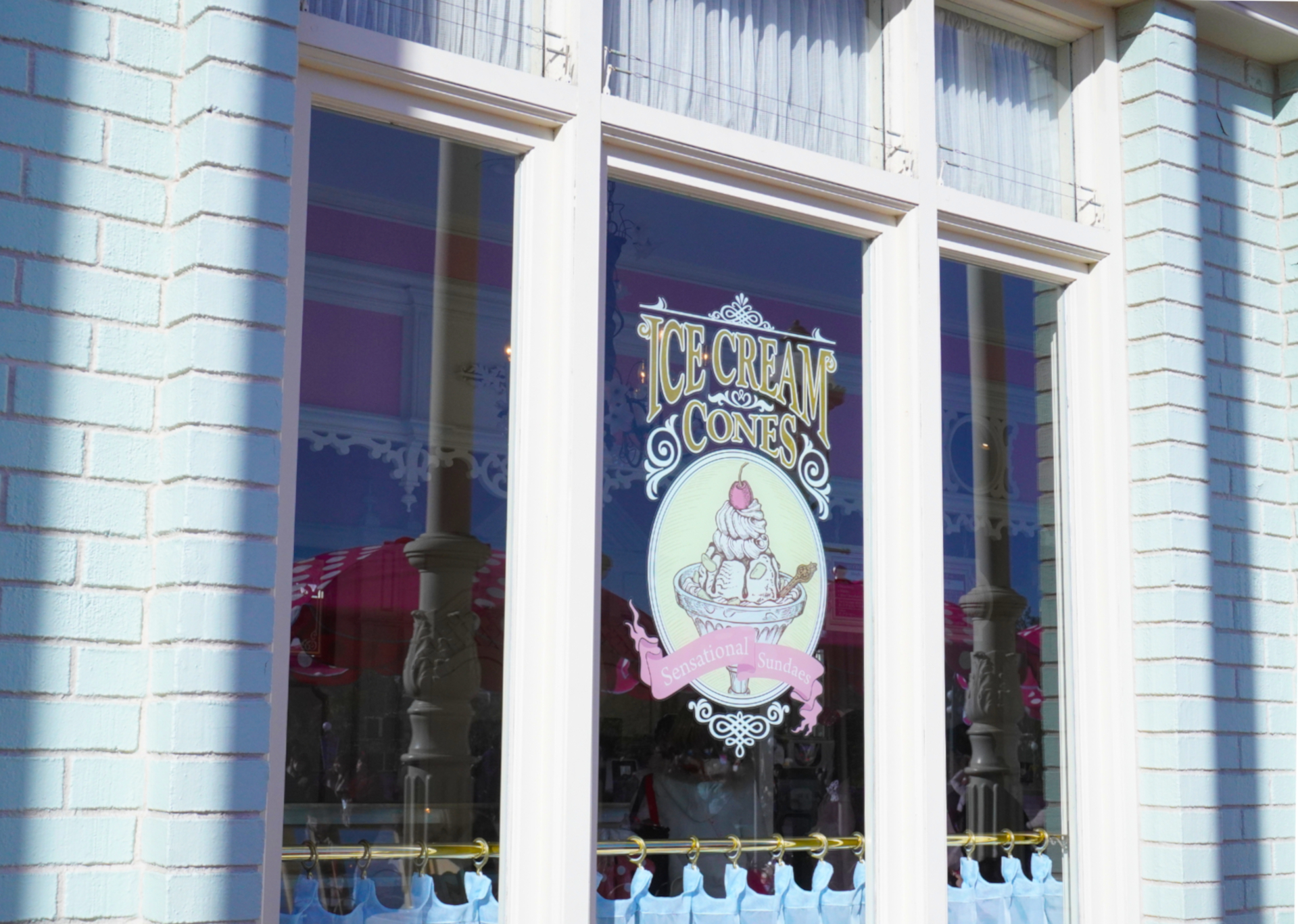 ワールドバザールのスイーツショップ「アイスクリームコーン」