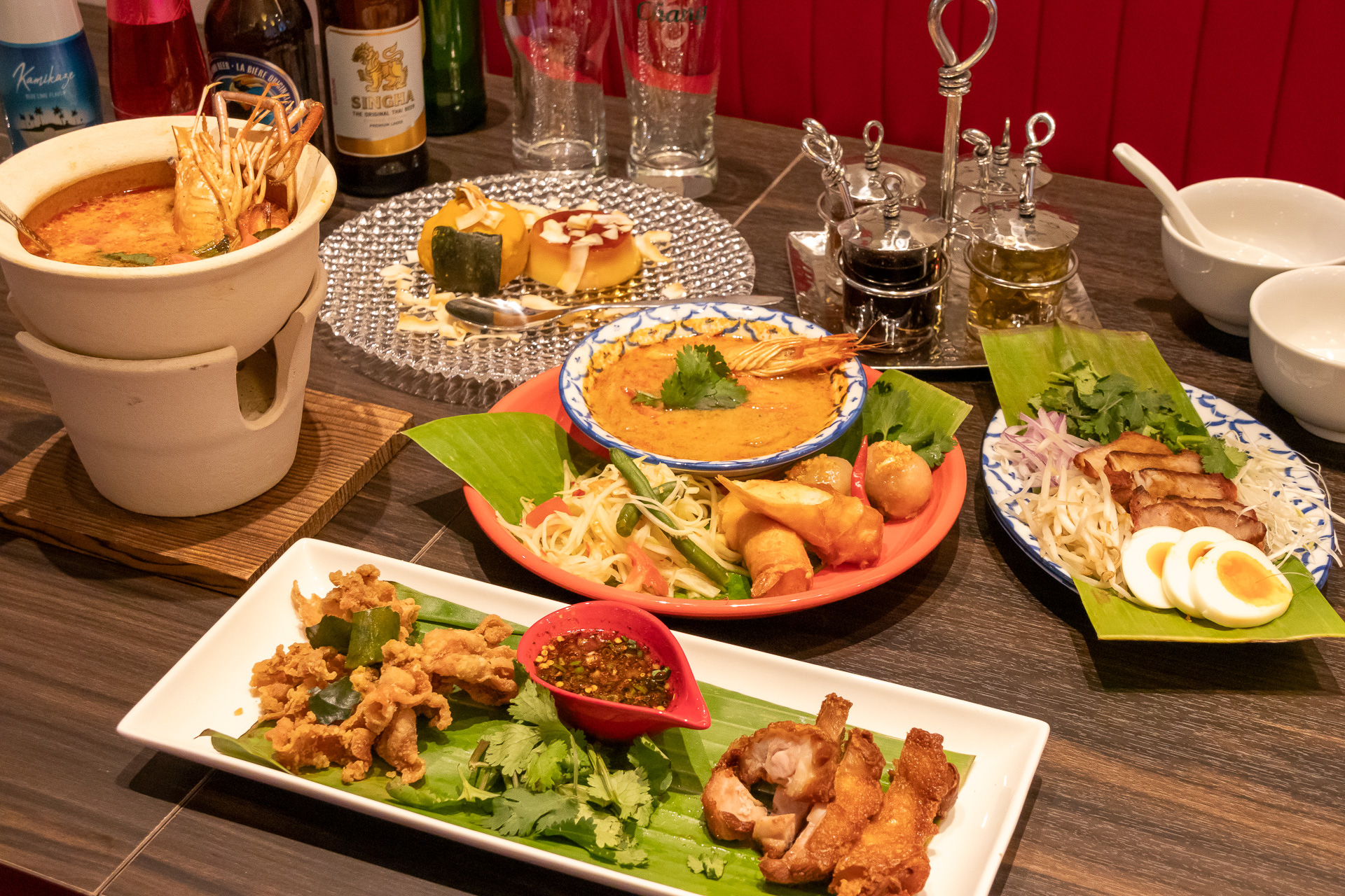 名古屋で20年以上の歴史を持つ本格タイ料理レストラン「スコンター」が東京に初進出。タイの有名ホテルで10年以上の修行を積んだタイ人シェフが腕を振るい、タイ政府のお墨付きである「タイ・セレクト」認定店