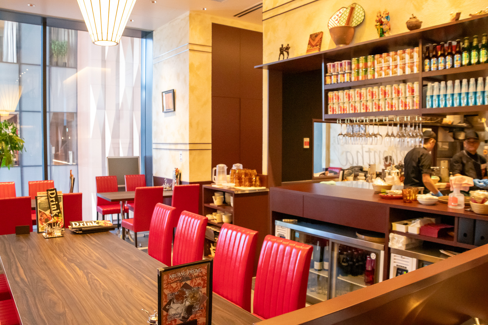 名古屋で20年以上の歴史を持つ本格タイ料理レストラン「スコンター」が東京に初進出。タイの有名ホテルで10年以上の修行を積んだタイ人シェフが腕を振るい、タイ政府のお墨付きである「タイ・セレクト」認定店