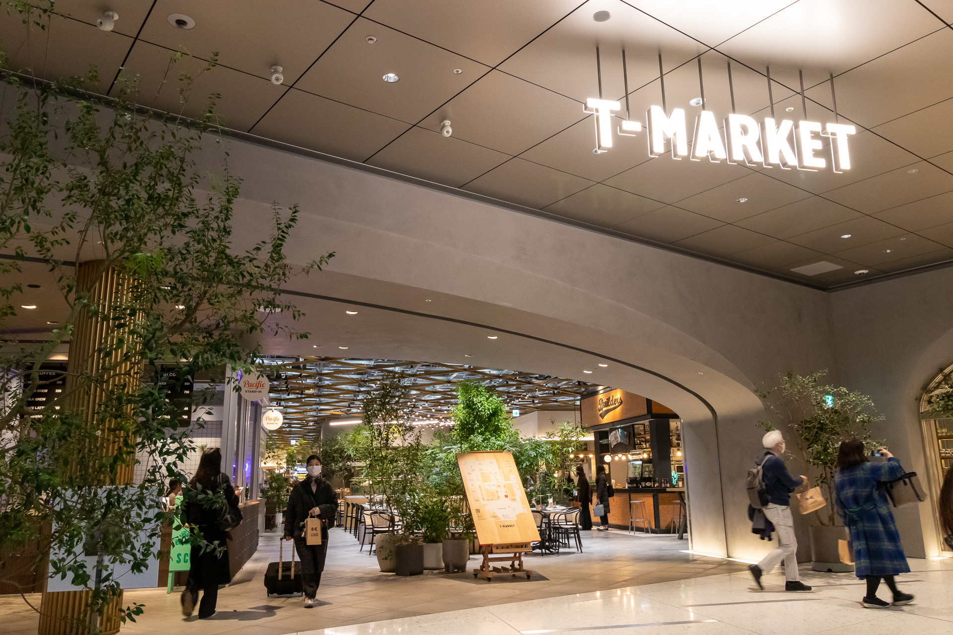 「T-MARKET」のエントランス