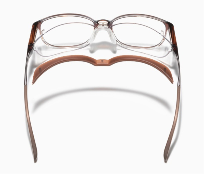 子供向けのKIDS（8～11歳向け）/JUNIOR（9～12歳向け）は、着脱可能なラバー素材のフードカバー付きで安全性にも配慮。フィット感も調整できる