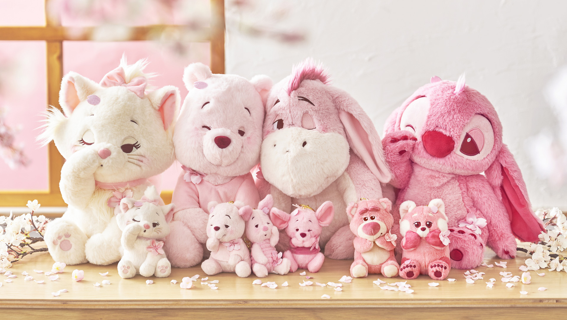 ディズニーストアがふんわりピンクがキュートな桜モチーフのアイテムを発売する