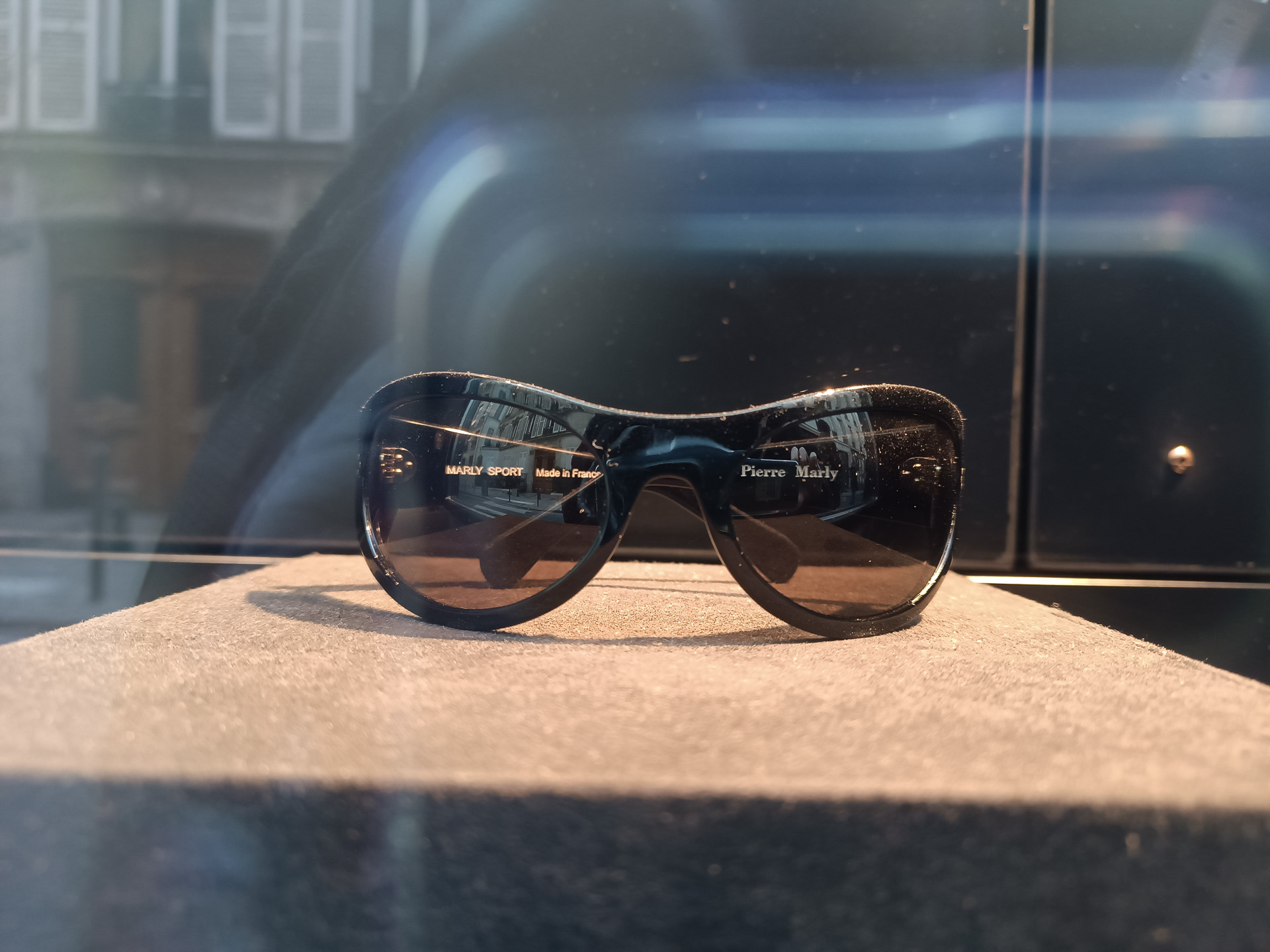 ブティックでは、ゲンズブールが愛用した衣類や靴も売っています