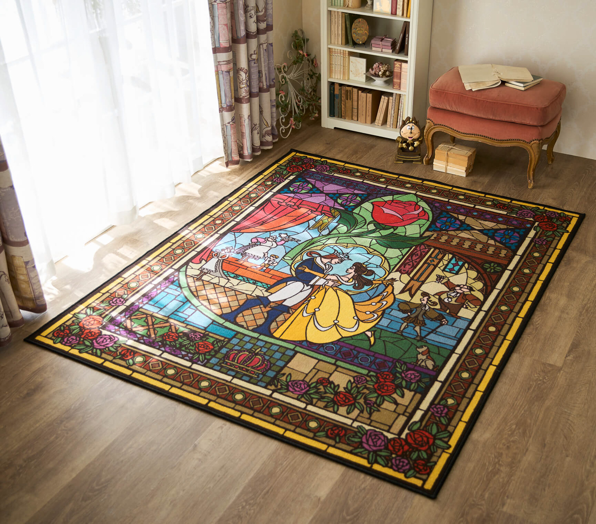 「ステンドグラス柄のラグ」（1万2900円）