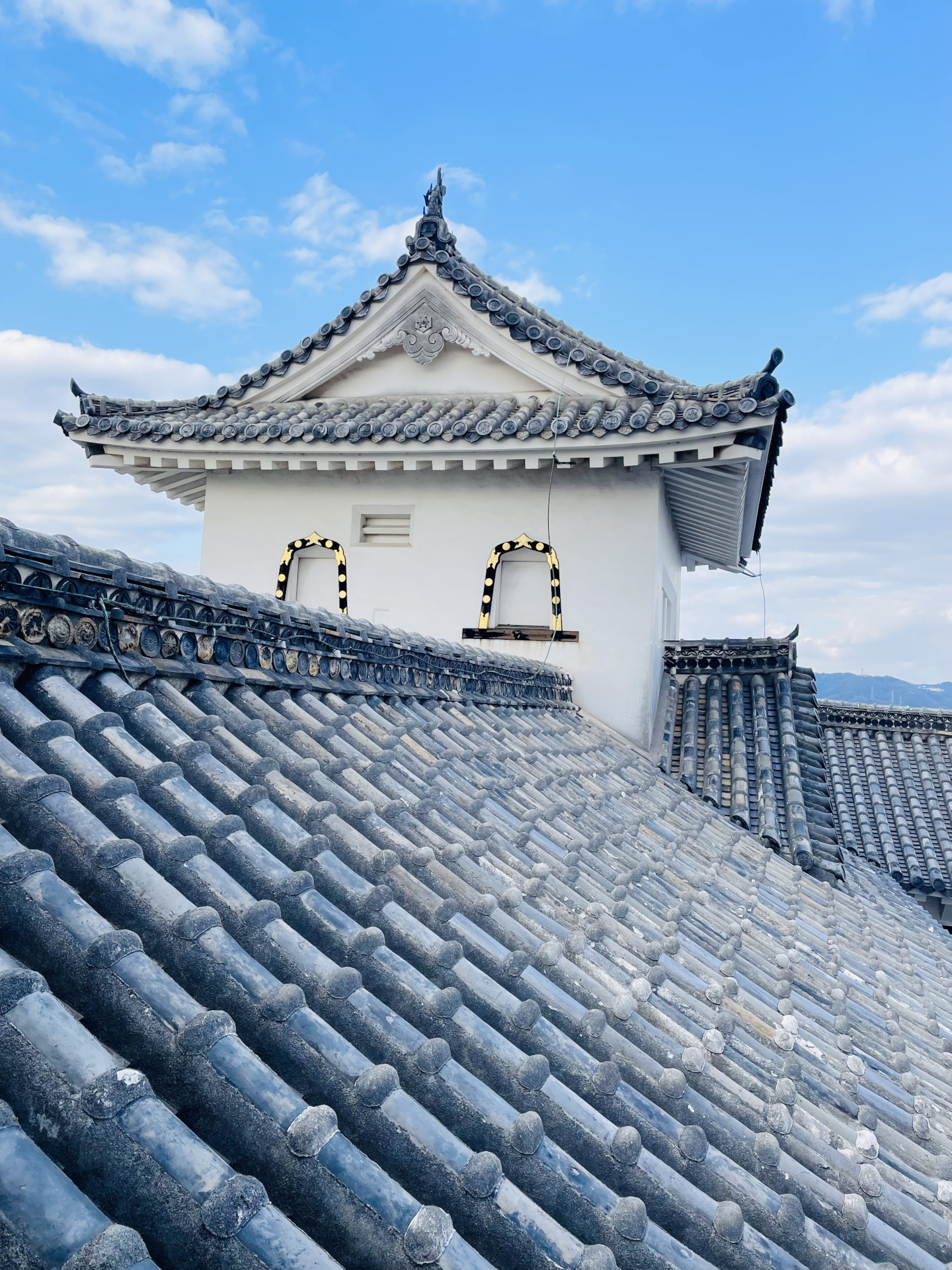 西小天守から見た乾小天守