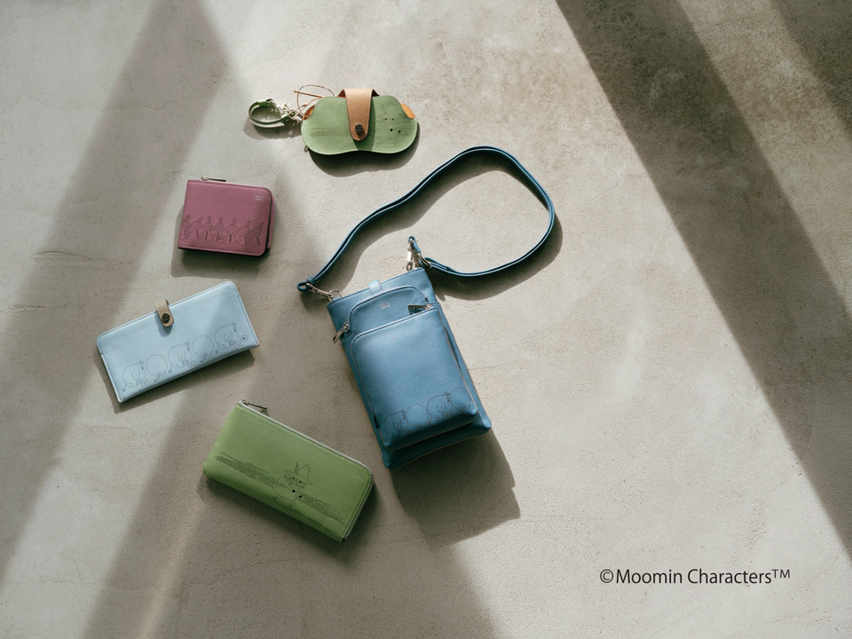 PELLE BORSA(ペレボルサ) ショルダーバッグ - ブルー×ベージュ ミニバッグ/ストラップ着脱可/ムーミン レザー ムーミン×PELLE BORSA、初コラボ。バッグ/財布/ポシェットなど全22種類
