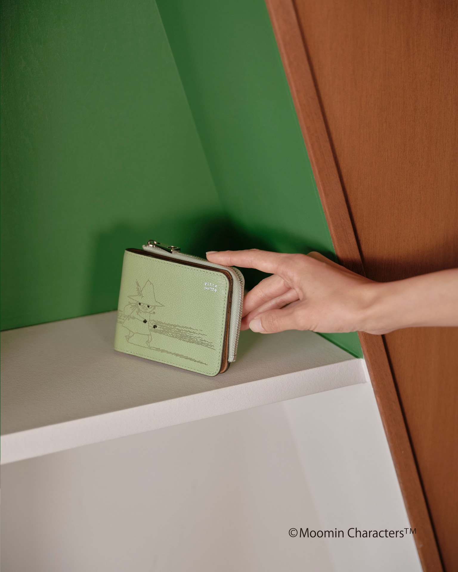 収納力と小銭入れの出しやすさがポイントのスリムな「二つ折り財布」