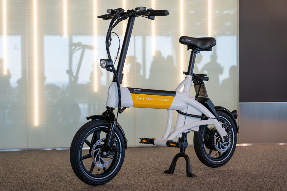 見た目は自転車！ HELLO CYCLINGが2輪座り乗り「電動サイクル」の 