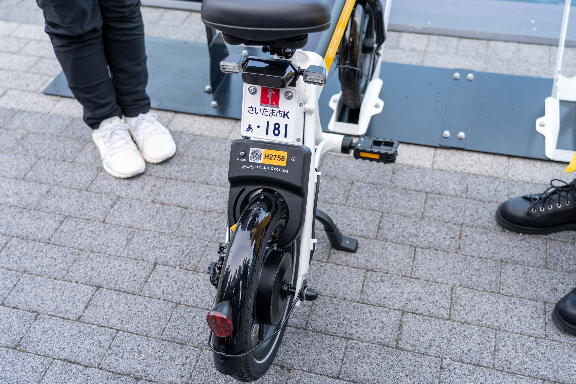 ナンバープレートの下にあるのが車両番号