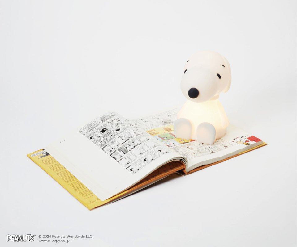 スヌーピーの愛らしい表情でやさしく照らすランプ「First Light