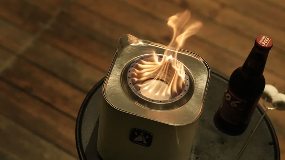 よく燃えて煙も出にくいアウトドア用コンパクトストーブ「Bondstove