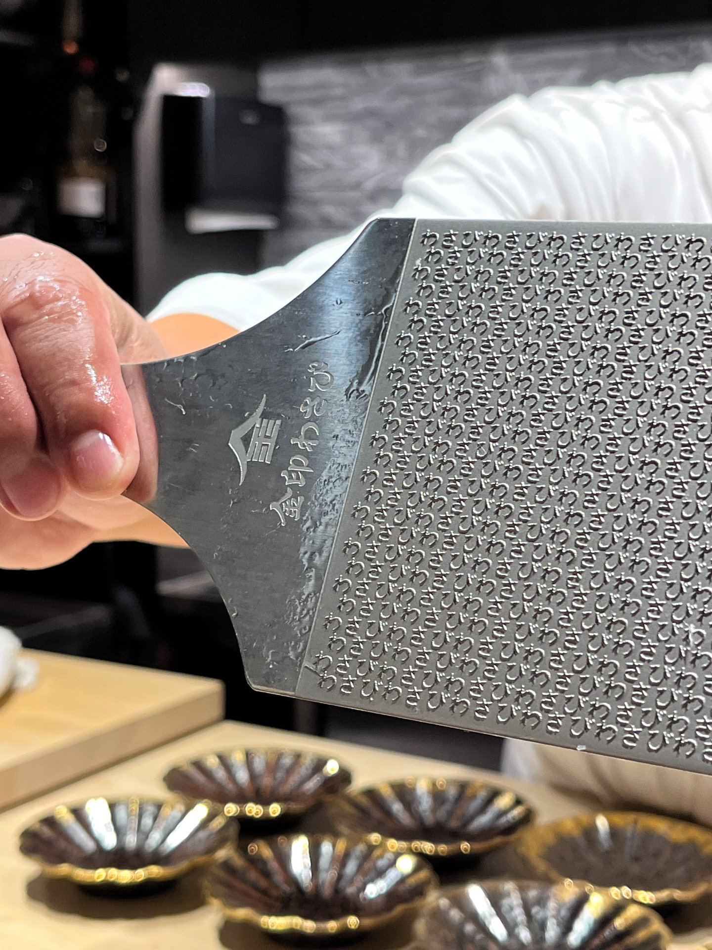 本わさび専用にわさび店が作ったというおろし板鋼鮫