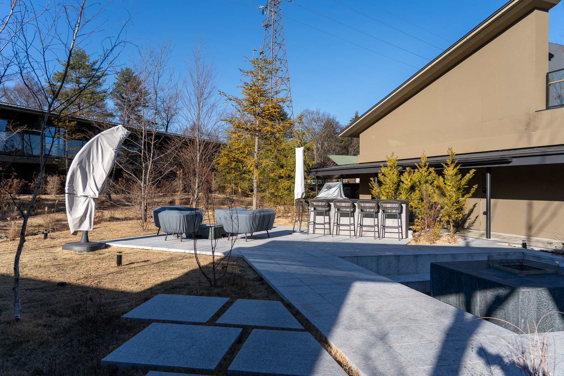 ファイヤーピットのあるフォレストガーデンは冬場はクローズ中でした