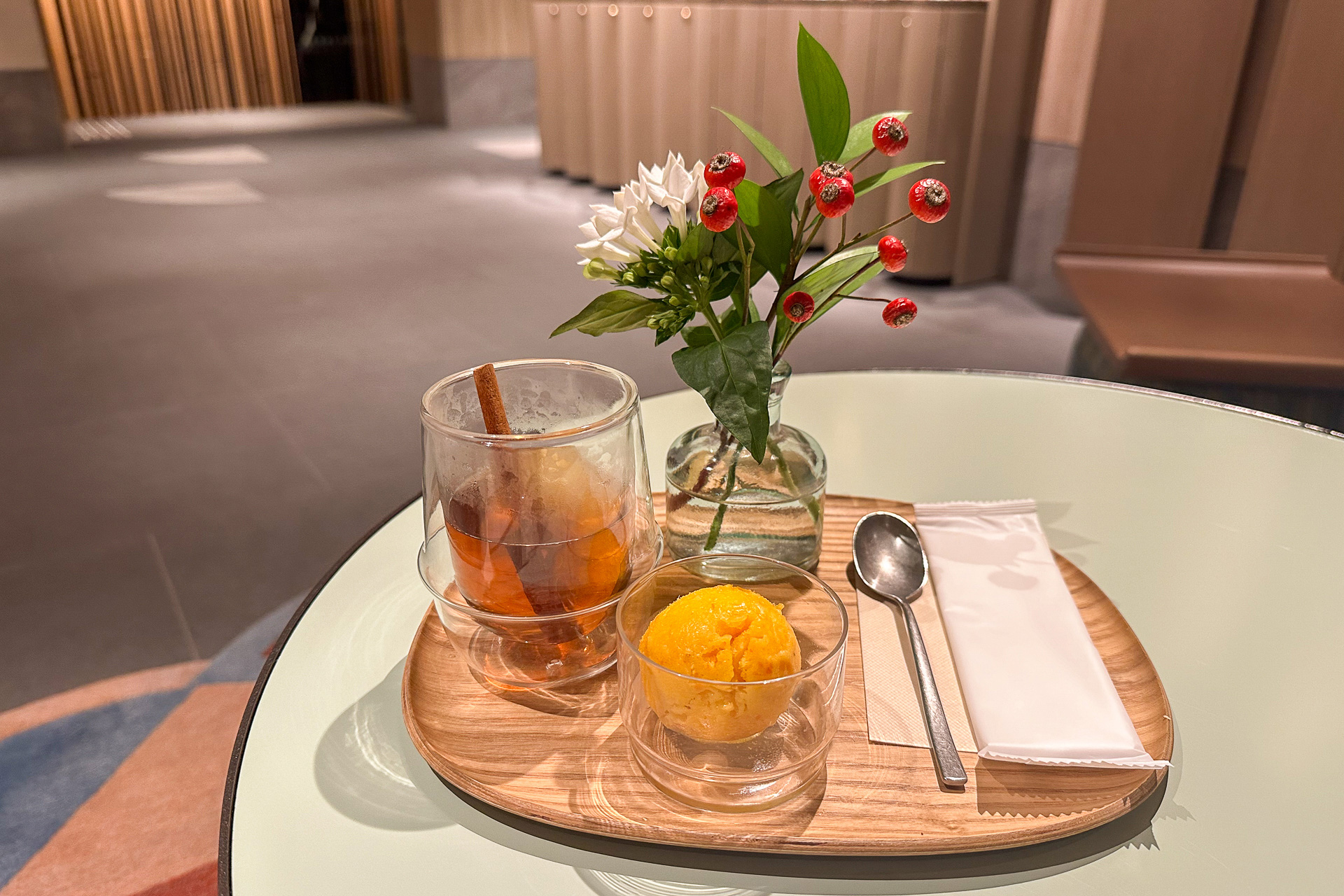 施術後にはホットティー＆ジェラートのうれしいサービスも