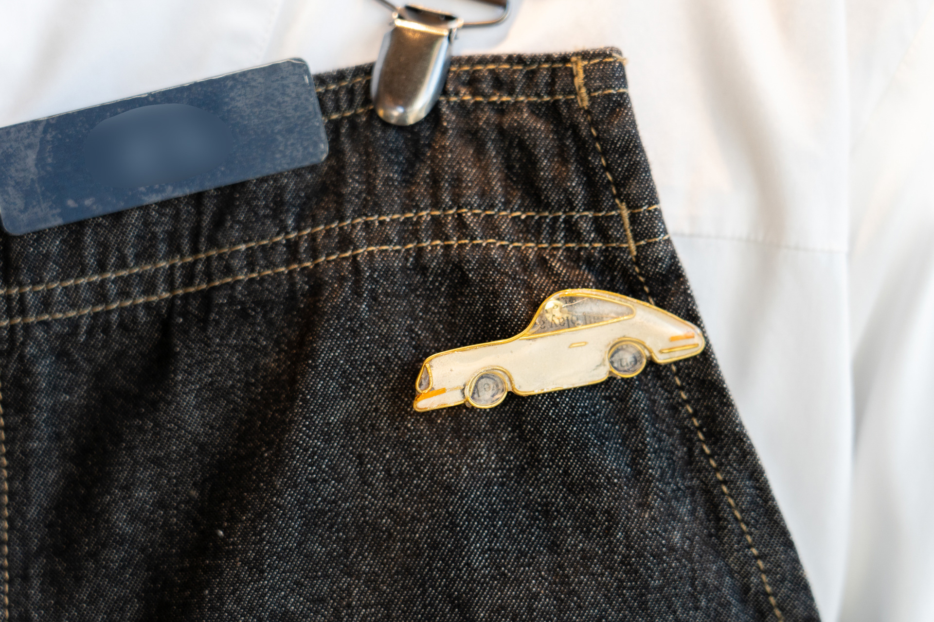 1点ずつ手作りで作られているというピンバッジ