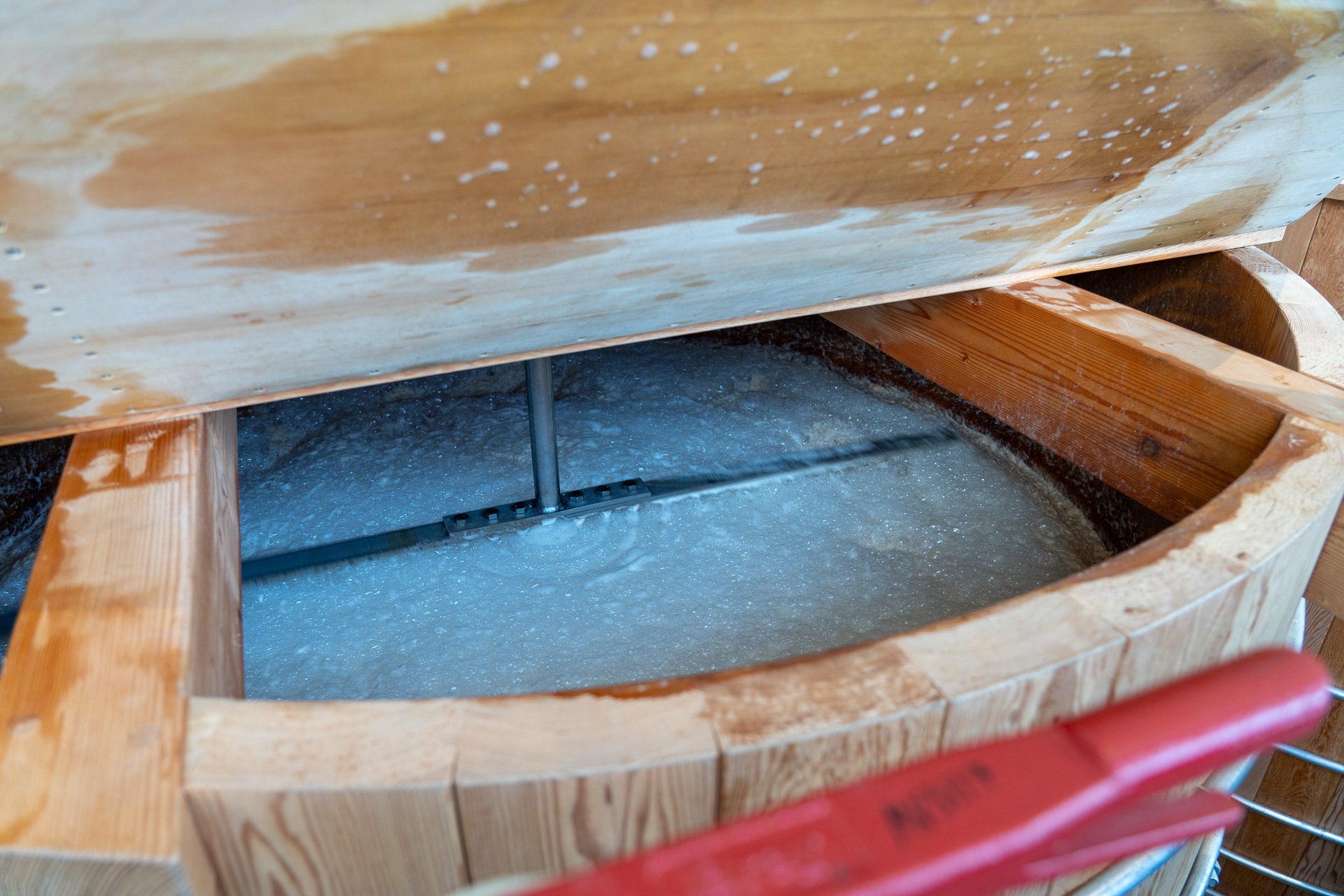 麦汁が発酵しているところ