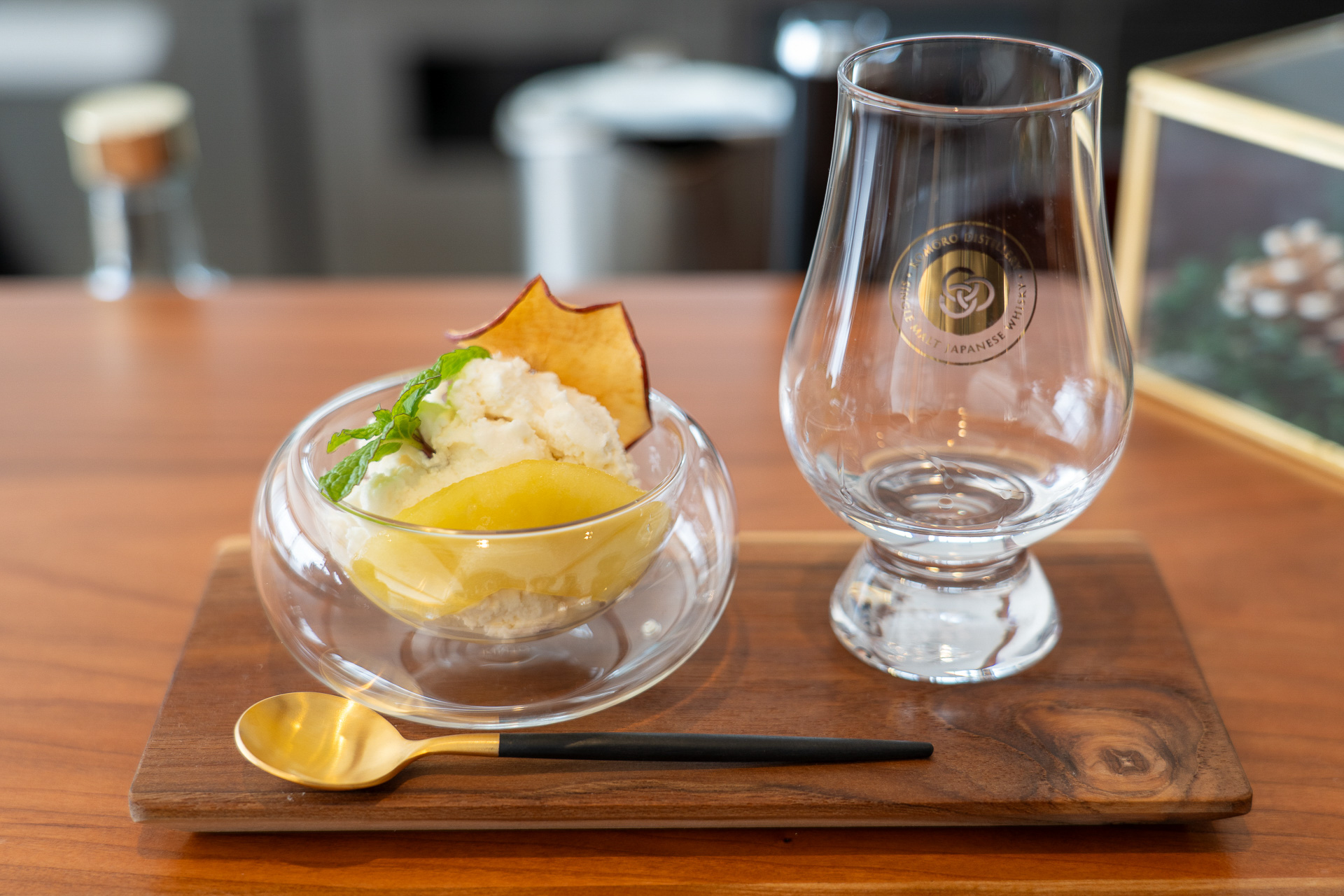 熟成される前のウイスキーの原酒「ニューメイク」とジェラート