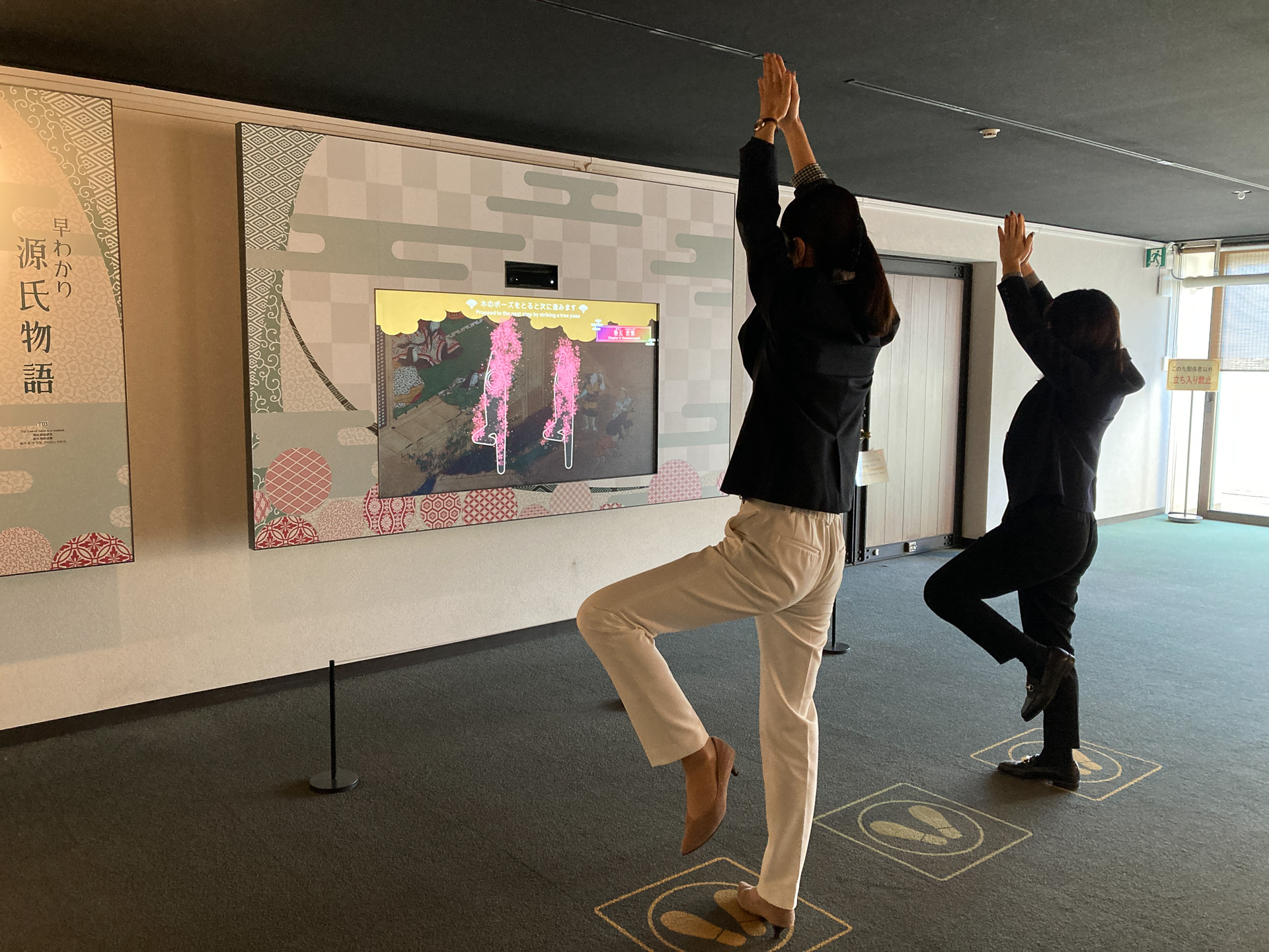 身体を動かしながら学べるコーナーも。一体何をしているところでしょう？