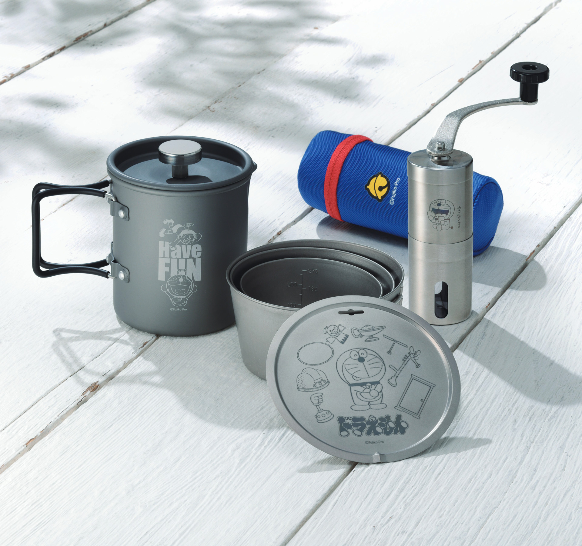 ドラえもんデザインのアウトドアグッズ3点が発売