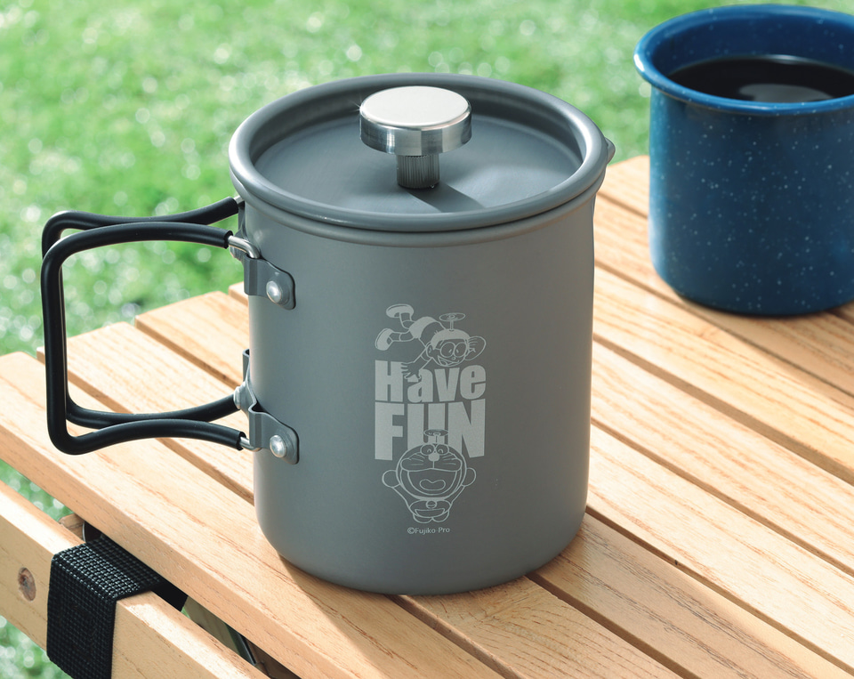 小学館BE-PAL、ドラえもんデザインのアウトドアアイテム3種。フレンチ